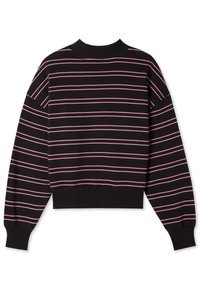 Sudadera negra con rayas horizontales rosas, cuello y puños acanalados, y diseño cropped. Textura suave con un ajuste relajado.