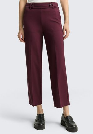 Pantalones de pierna ancha burdeos con cinturilla y cierre de doble botón. Tejido suave con un ajuste estructurado, que incluye bolsillos laterales.