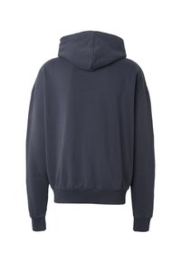 Mørk grå hettegenser med lange ermer, ribbestrikkede mansjetter og kant, vist bakfra på en ensfarget hvit bakgrunn.