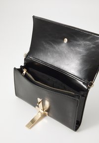 Thumbnail Image 4