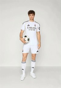 adidas Performance REAL MADRID 25/26 HOME SHORTS - Vereinsmannschaften - white
