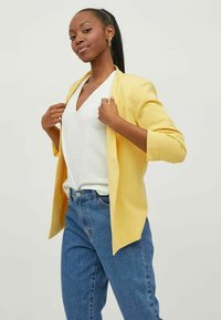 VILA VIHER NEW 3/4 NOOS - Letná bunda - yarrow