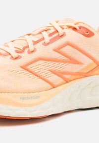 New Balance FRESH FOAM 680 - Chaussures de running sur route - orange