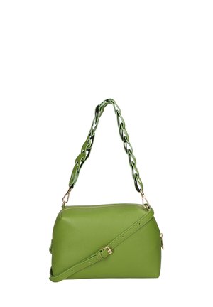 Sac à main en cuir vert avec une finition texturée, des poignées à double chaîne et à sangle, et des accents en métal doré.