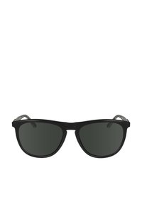 Sorte cat-eye solbriller med mørke linser, med en blank finish og gennemsigtige accenter på stængerne for ekstra kontrast.