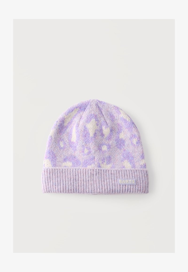 Bonnet en maille douce motif léopard violet pastel et crème, bord-côtes et petite étiquette "BARTS" sur le devant.