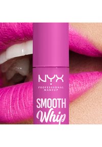 NYX Professional Makeup SMOOTH WHIP MATTE LIP CREAM - Rouge à lèvres liquide - Pompom
