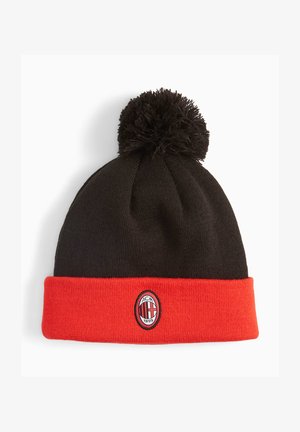 Berretto in maglia nero e rosso con pon pon e logo del club di calcio AC Milan sul risvolto rosso.