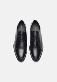 Pier One Derbies & Richelieus - black