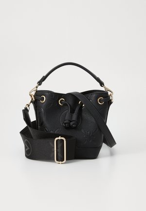 Saco bucket preto feito de imitação de couro texturizado com estampado floral, ferragens douradas e uma alça preta destacável.
