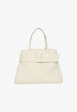 Borsa a mano in pelle bianca con un design strutturato, caratterizzata da doppi manici, una fascia larga e una placca con logo prominente sul davanti.