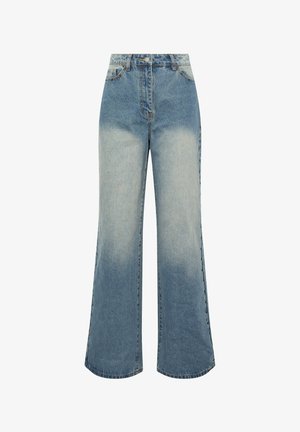 Vaqueros de mezclilla azul de talle alto y pernera ancha, con un frontal descolorido y detalles visibles de botones laterales a lo largo de las costuras exteriores.