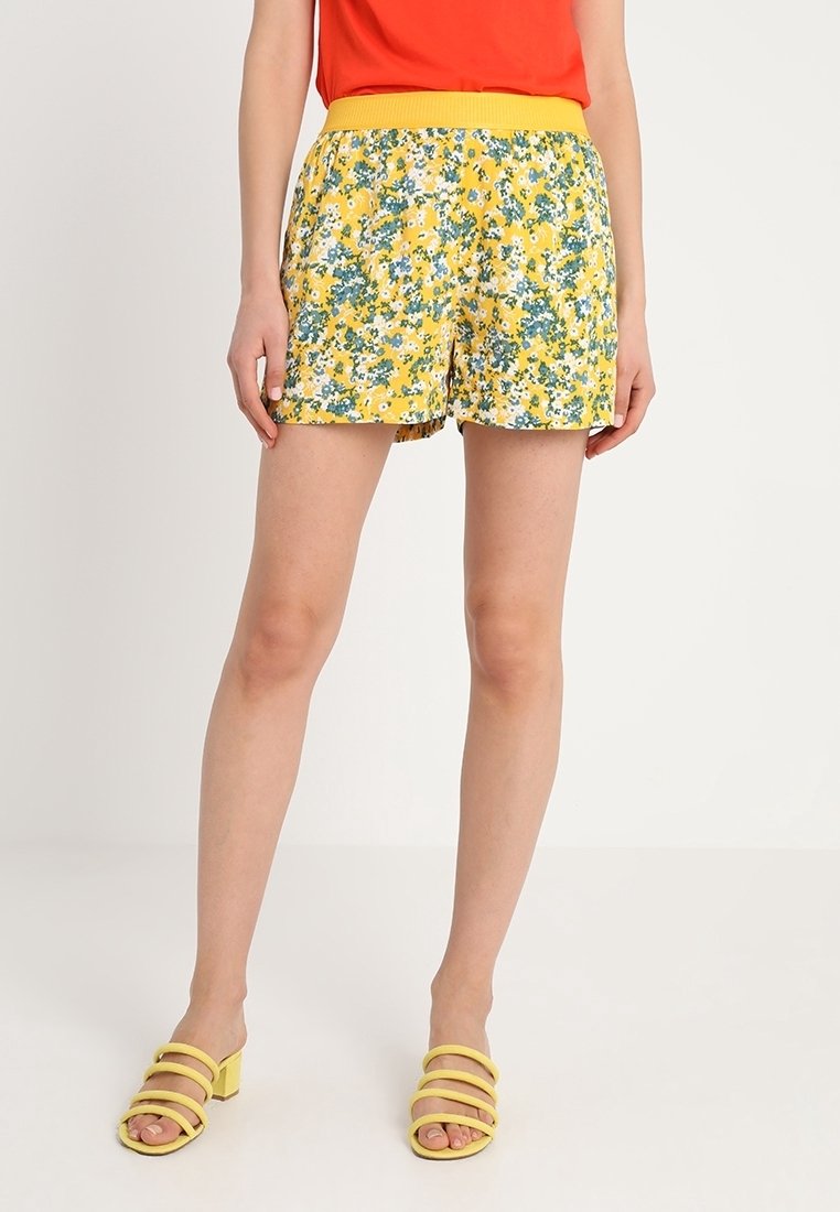 Samsøe Samsøe Short - light yellow