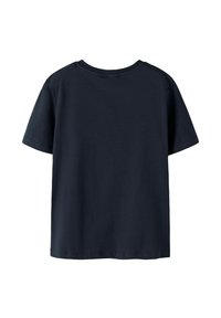 Camiseta de algodón de manga corta azul marino. Con un clásico cuello redondo y una espalda simple y sin costuras, sin logos ni patrones.
