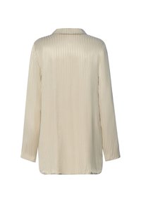 Blusa beige a maniche lunghe con strisce verticali testurizzate e collo classico, vista da dietro su sfondo bianco.