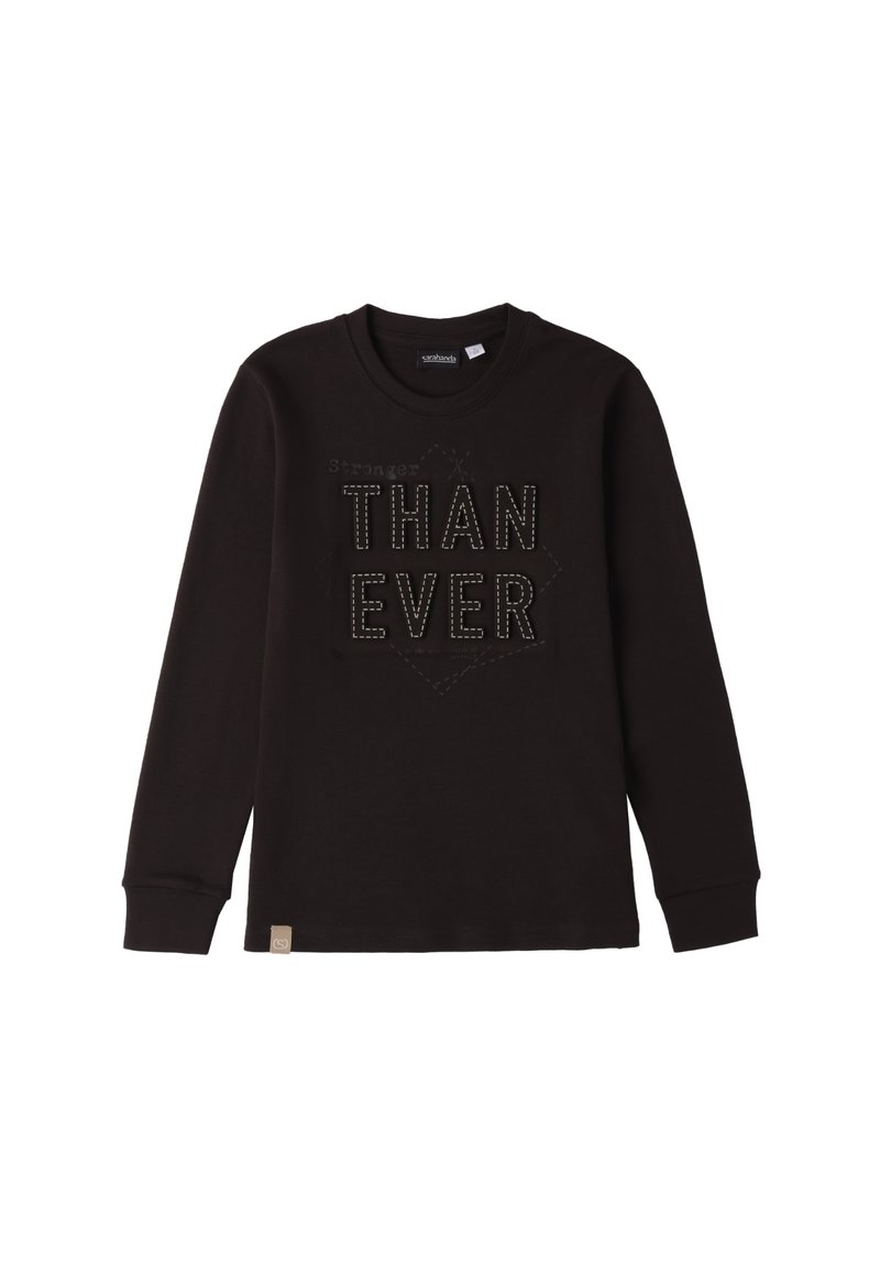 Schwarzes Langarm-T-Shirt aus Baumwolle mit einem strukturierten Druck, der in kontrastierenden Farben "Stronger THAN EVER" zeigt.