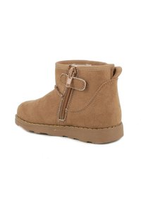 Stivaletti in suede marrone con cerniera laterale, superficie testurizzata, punta rotonda e suola in gomma con cuciture visibili.