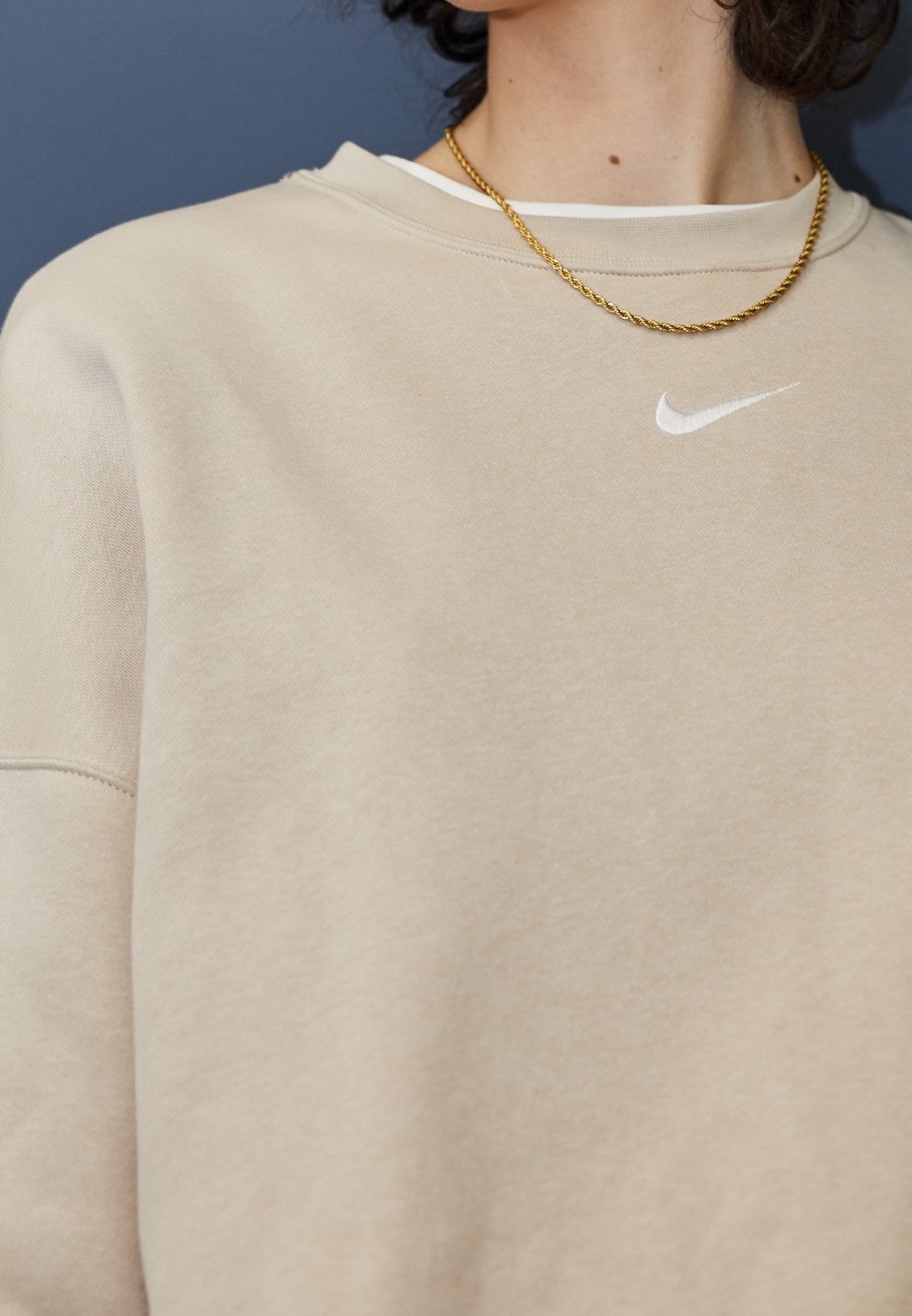 nike gold necklace crew sweatshirt