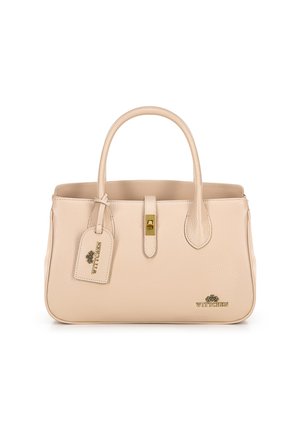 Sac à main en cuir beige avec surface texturée, double poignées, quincaillerie dorée et un tag détachable. Il dispose d'une fermeture centrale avec un détail de verrou.