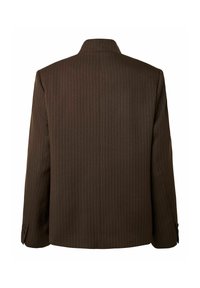 Veste de costume marron foncé à fines rayures vue de dos avec un col montant et des détails de boutons sur les manches.
