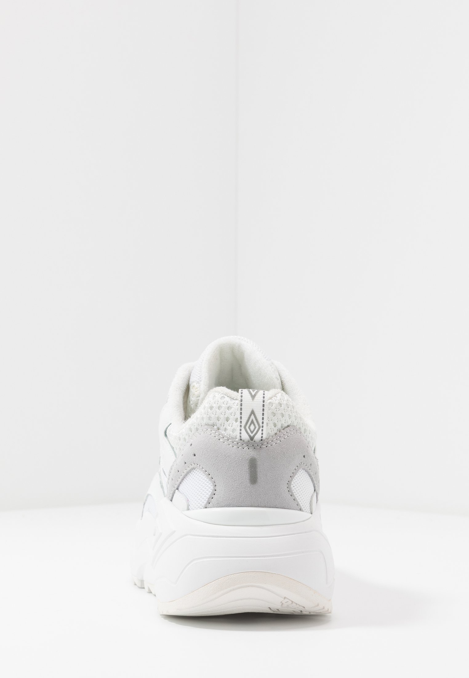 Umbro Projects NEPTUNE Joggesko whitehvit Zalando.no Even&Odd Black Friday Sko 2019 | Mote på tilbud hos Zalando.no
