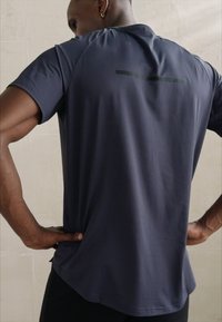 ICANIWILL STRIDE RAGLAN - T-skjorte til trening - navy