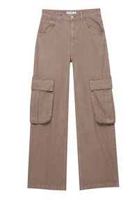 Pantalon cargo à jambes larges de couleur taupe avec fermeture à bouton et zip à l'avant, deux poches latérales et grandes poches à rabat sur chaque cuisse.