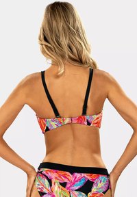 Bikini damski z kolorowym wzorem kwiatowym i czarnymi akcentami, z regulowanymi ramiączkami i zapięciem na hak z tyłu.