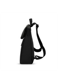 Mochila negra con una forma rectangular elegante. Hecha de material duradero, con correas ajustables, compartimentos con cremallera y una textura suave.