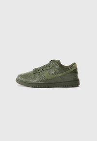DUNK LOW - Sneakers basse - green/metallic gold-coloured/medium olive