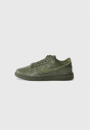 DUNK LOW - Sneakers low - green/metallic gold-coloured/medium olive