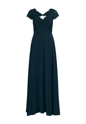 Robe de soirée bleu marine avec des manches capes en dentelle et un décolleté en V. Jupe évasée et fluide en tissu drapé légèrement, sans embellissements visibles.