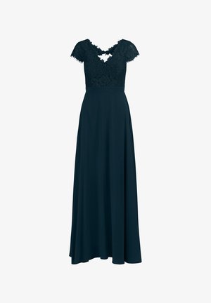 Robe de soirée bleu marine avec des manches capes en dentelle et un décolleté en V. Jupe évasée et fluide en tissu drapé légèrement, sans embellissements visibles.