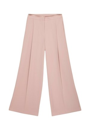 Pantalons à jambes larges en tissu rose tendre, dotés d'une taille haute et de plis avant, avec une texture lisse et un design ajusté.