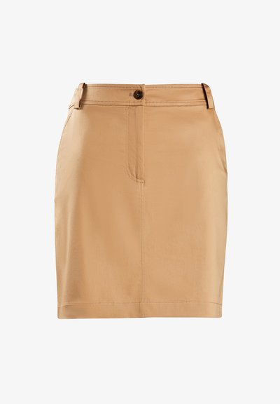 Fustă creion bej, confecționată dintr-un material neted, cu un buzunar frontal și o închidere cu un singur nasture la talie. Linii curate și ajustate.
