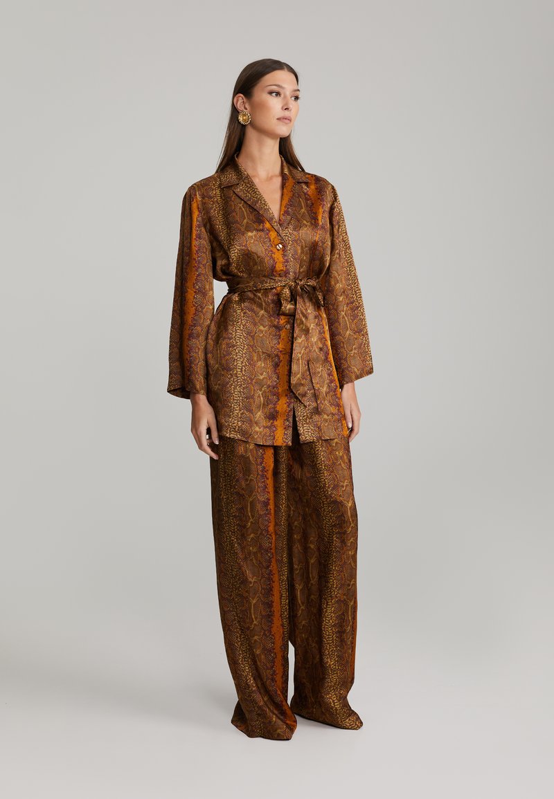 ANDIATA KARIE - Pantaloni - orange/brown