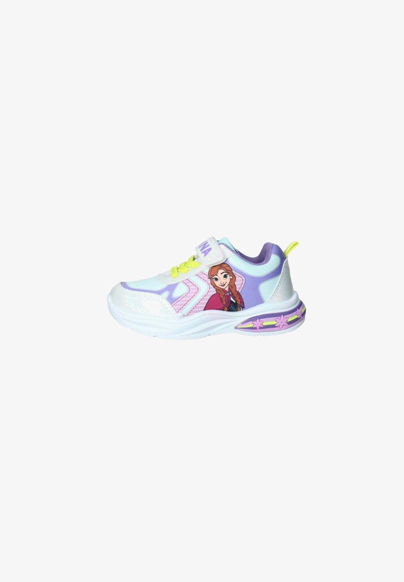 Zapatillas de deporte en azul claro y morado con un gráfico de personaje, parte superior texturizada, cierre de velcro y detalle de suela multicolor.