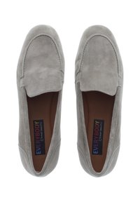 Graue Wildleder-Slipper mit abgerundetem Zeh und einfacher Stickerei. Weicher Stoff mit glattem Innenfutter.