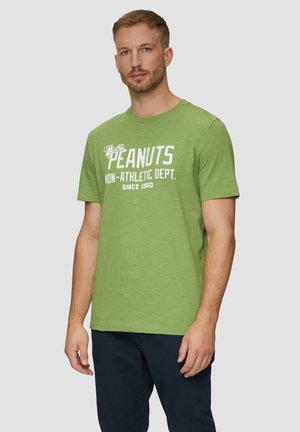 s.Oliver MIT PEANUTS-MOTIV UND FLAMMGARNSTRUKTUR - T-shirt print - bambusgrün