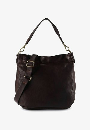 Bolso de mano de cuero marrón con un diseño blando, correa de hombro ajustable y detalles de herrajes de latón. Presenta una textura suave y costuras visibles.