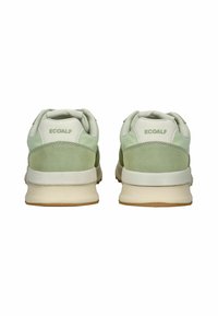 Grüne und weiße Sneakers mit glattem Obermaterial, Suede-Akzenten, runder Zehenpartie, gepolstertem Kragen und einer strukturierten Gummisohle, die das Markenlogo an der Ferse zeigt.