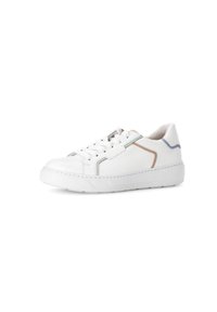 Witte lederen sneakers met een gestructureerde zool, voorzien van groene, bruine en blauwe accenten, ronde neus en een traditionele vetersluiting.