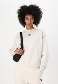 Thumbnail Image 5