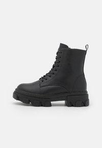 Talvesaapad - black