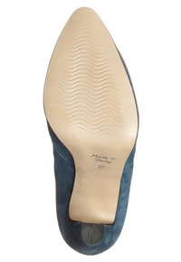 Teal mokkanahka korkokenkä teräväkärkisellä muodolla, avonaisella takapuolella ja teksturoidulla beigellä pohjalla. Merkitty "Valmistettu Italiassa" ja koko 37.