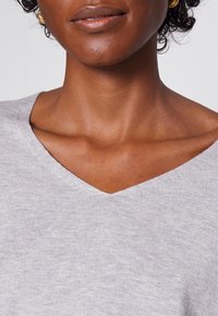 Esprit Sweter