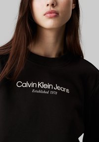 Calvin Klein Jeans INSTITUTIONAL GRAPHIC - Melegítőfelső - black