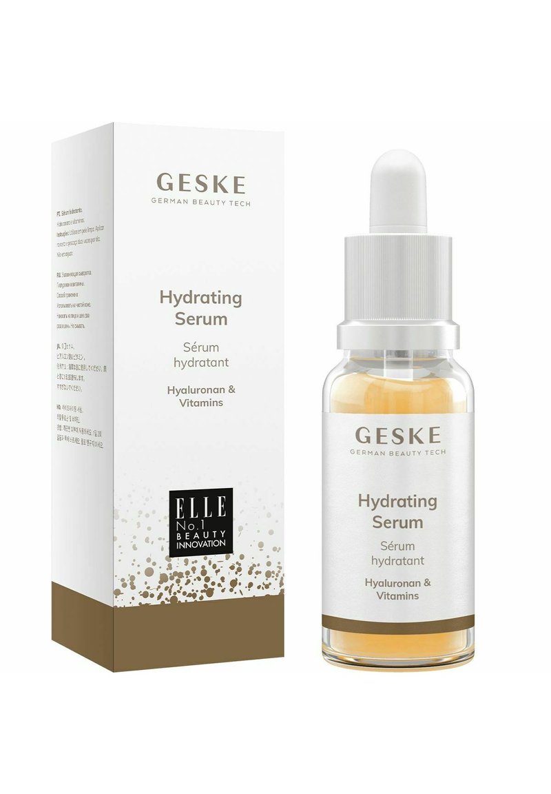 GESKE Hydrating Serum in een helder glazen pipetfles met zilveren accenten, gevuld met een lichtgouden vloeistof. De doos heeft een ontwerp in wit en goud.