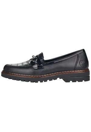 Mocassin en cuir noir avec motif crocodile embossé, bride brillante, quincaillerie décorative et semelle en caoutchouc robuste avec relief.