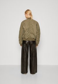 Samsøe Samsøe Pilotska jakna - dusty olive